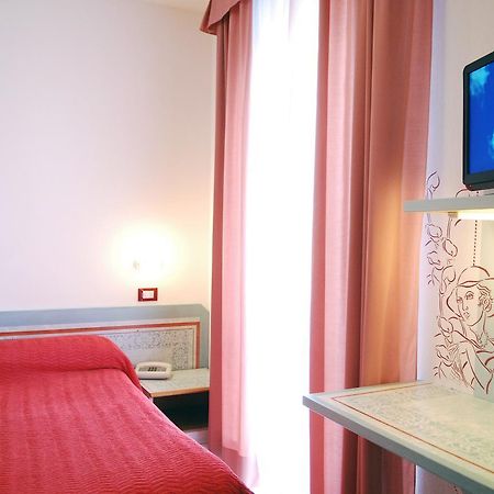 Hotel Piemontese Imperia Extérieur photo
