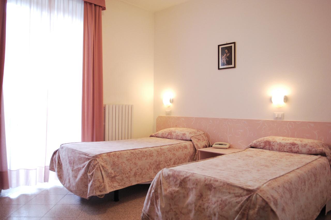 Hotel Piemontese Imperia Extérieur photo