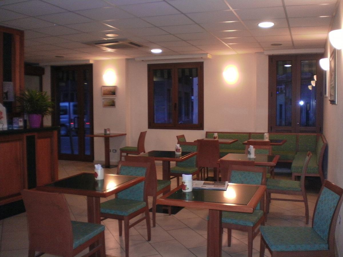 Hotel Piemontese Imperia Extérieur photo