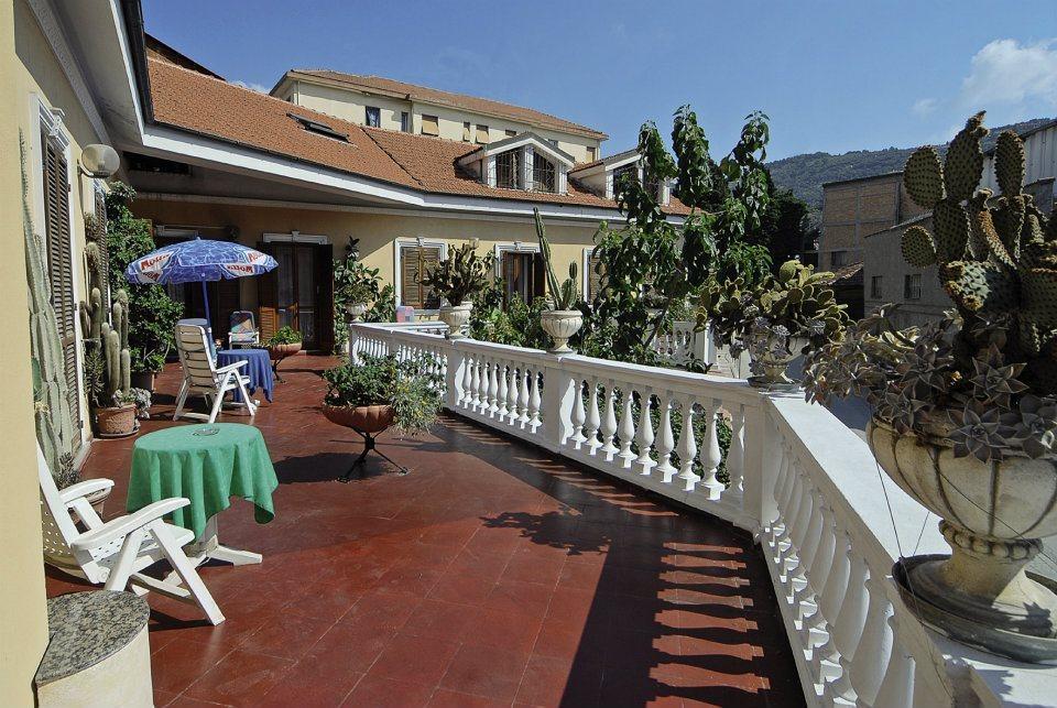 Hotel Piemontese Imperia Extérieur photo