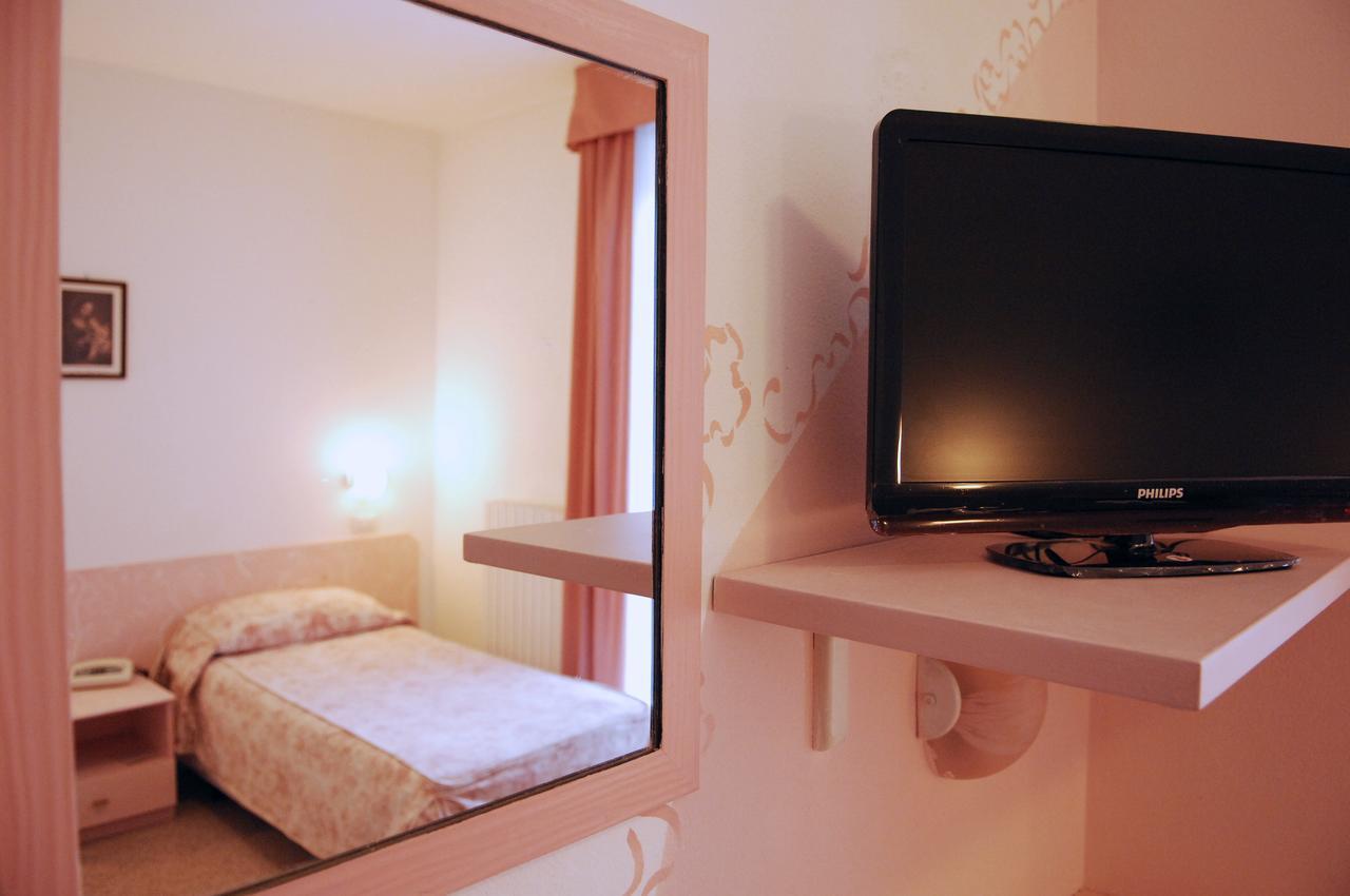 Hotel Piemontese Imperia Extérieur photo