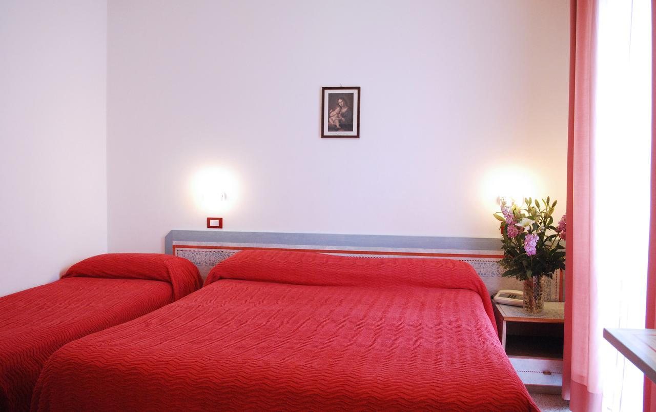 Hotel Piemontese Imperia Extérieur photo
