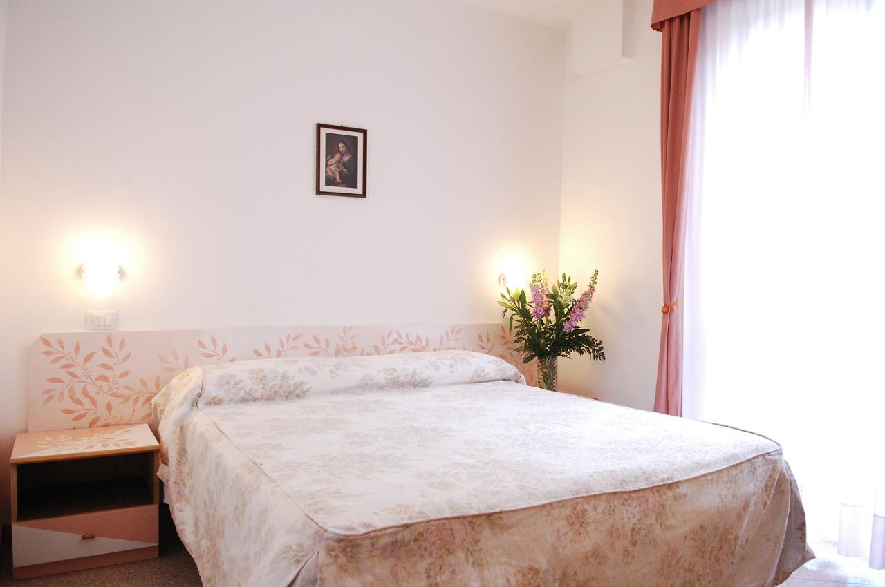 Hotel Piemontese Imperia Extérieur photo