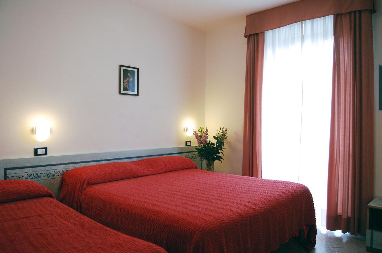 Hotel Piemontese Imperia Extérieur photo