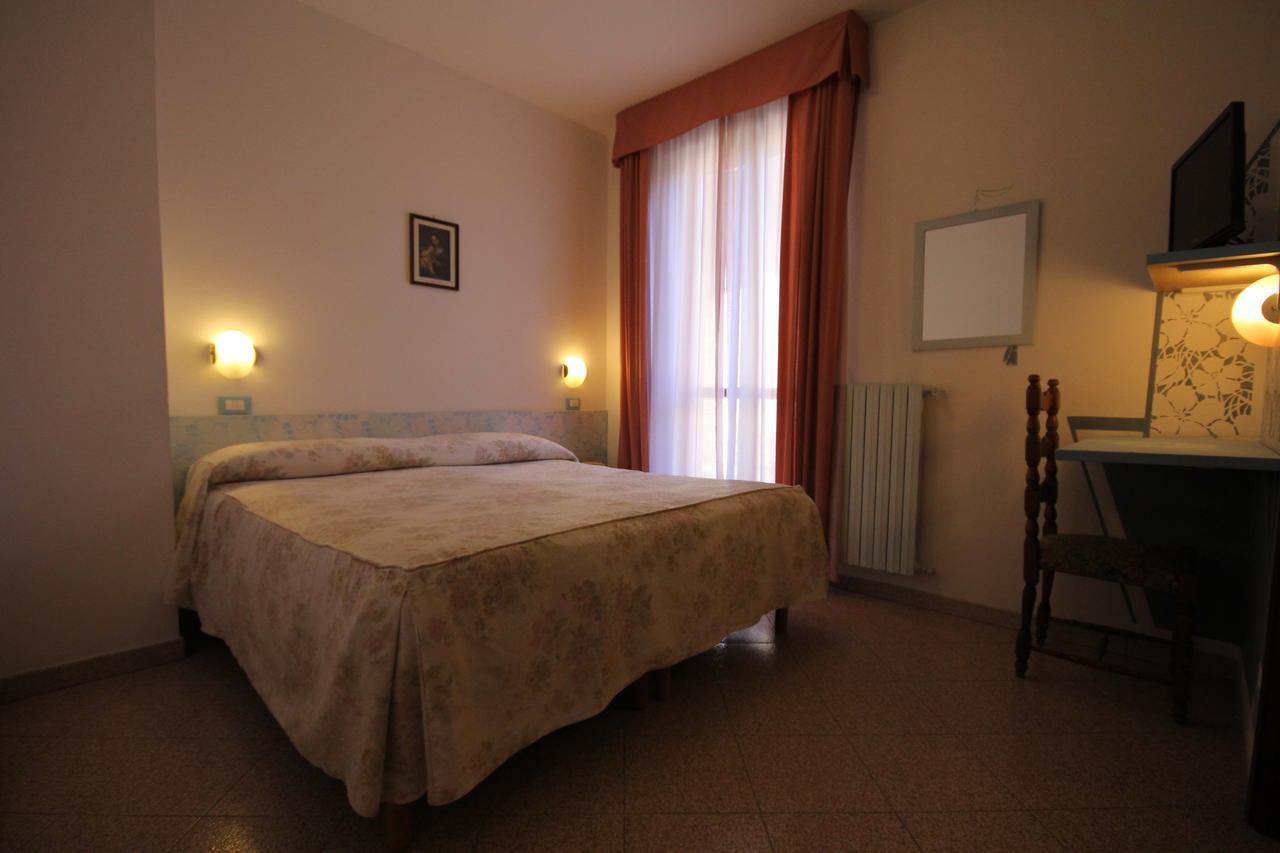 Hotel Piemontese Imperia Extérieur photo