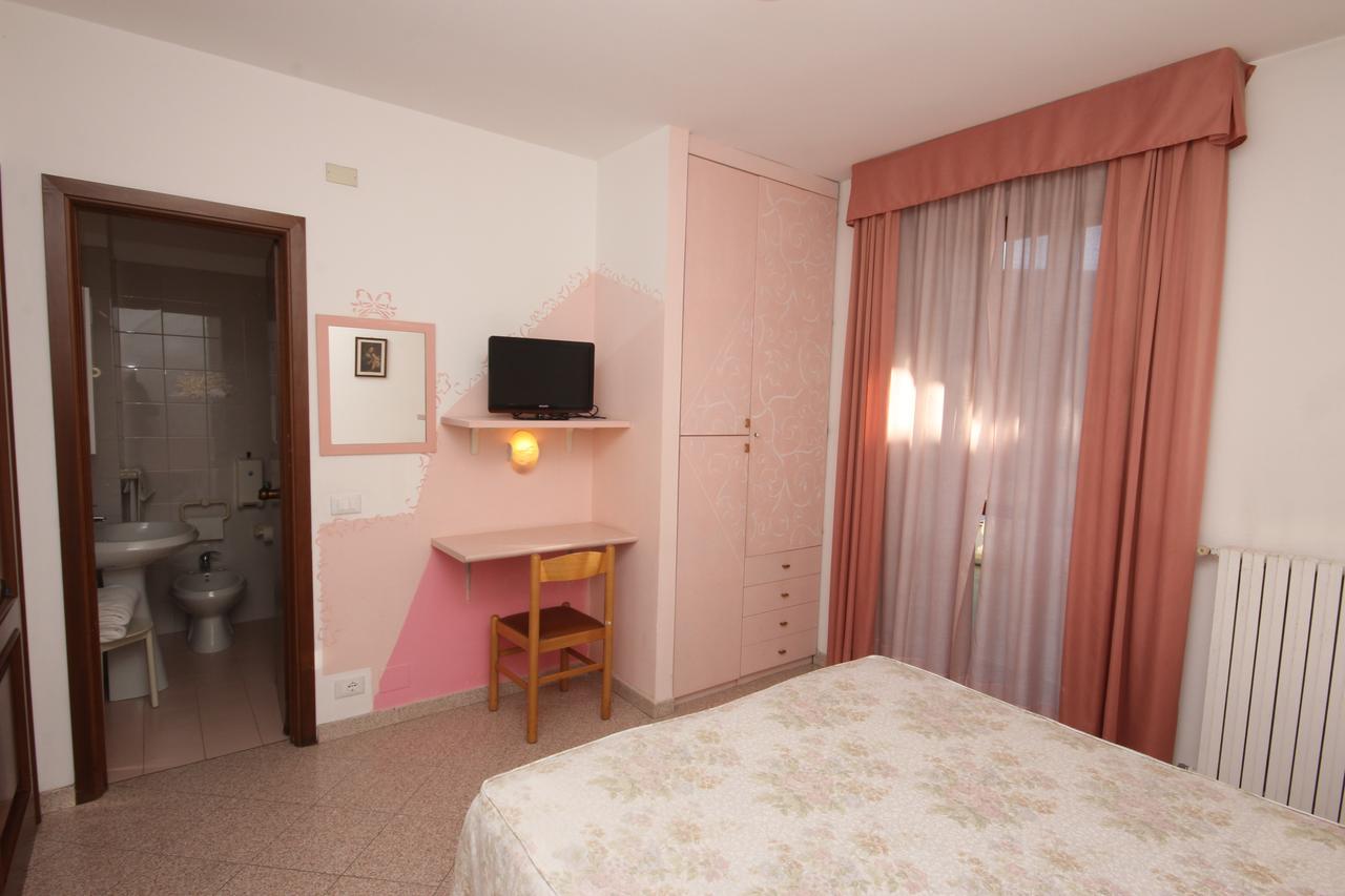 Hotel Piemontese Imperia Extérieur photo