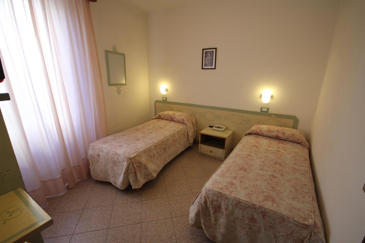 Hotel Piemontese Imperia Extérieur photo