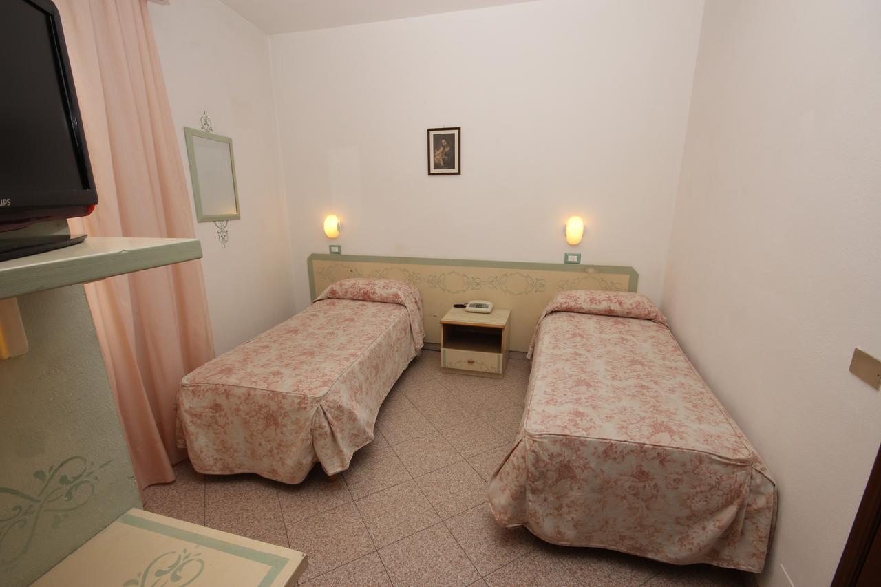 Hotel Piemontese Imperia Extérieur photo